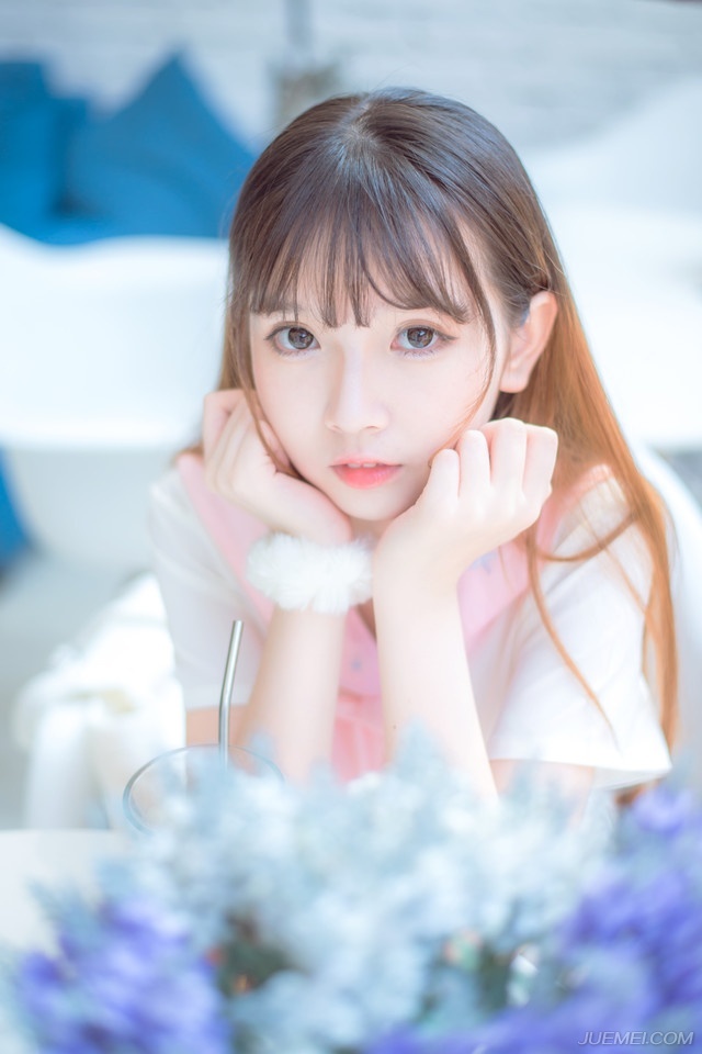 “派人通知曹操吧。”刘备扭头，看向关羽：“王印就请他暂时保管，待他日兵精粮足，再战吕布之时，再请出王印。”